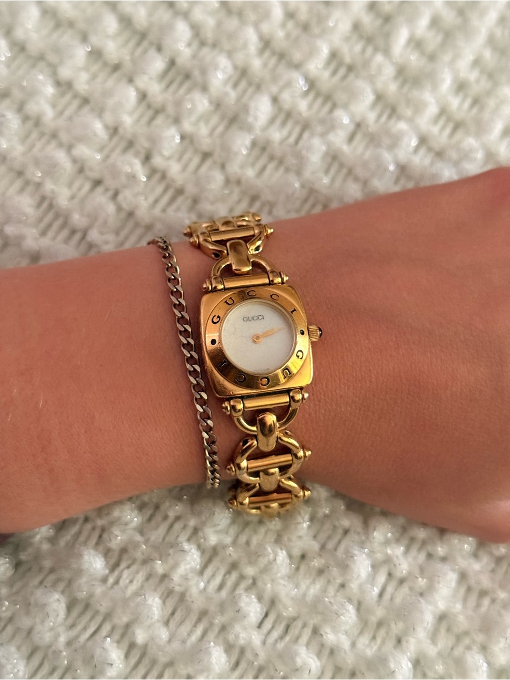 Gucci Gold White Round Face Link Bracelet Watch 6400L Mother Of Pearl Horsebit